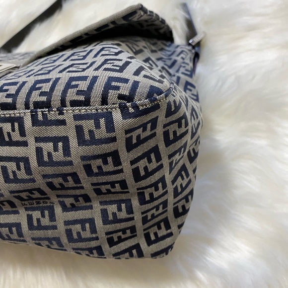 Authentic vintage Fendi blue Zucca mama baguette - Picture 6 of 10